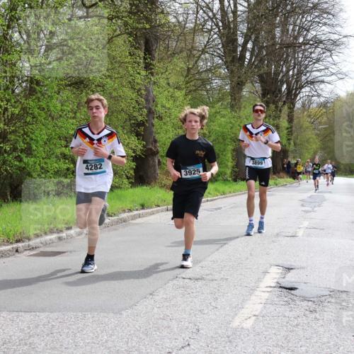 12.04.2026 - 45. Internationalen Wilhelmsburger Insellauf Yannick Fuchs http://msf.ph/oto/9502768 12.04.2026 12:46:49 Laufen 4282, 3925, 3899 meine-sportfotos.de