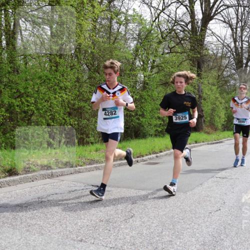 12.04.2026 - 45. Internationalen Wilhelmsburger Insellauf Yannick Fuchs http://msf.ph/oto/9502772 12.04.2026 12:46:49 Laufen 4282, 3925, 3899 meine-sportfotos.de