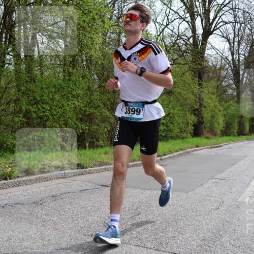 12.04.2026 - 45. Internationalen Wilhelmsburger Insellauf Yannick Fuchs http://msf.ph/oto/9502779 12.04.2026 12:46:51 Laufen 3899 meine-sportfotos.de