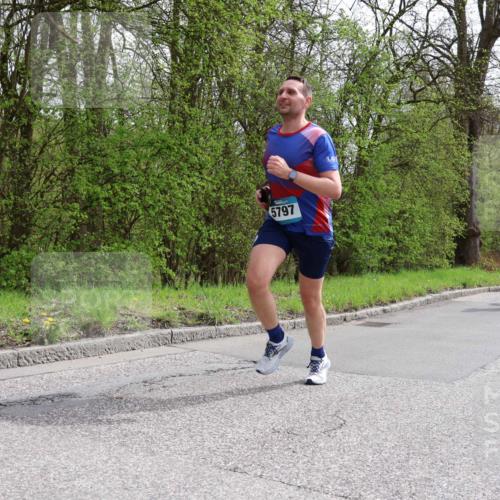 12.04.2026 - 45. Internationalen Wilhelmsburger Insellauf Yannick Fuchs http://msf.ph/oto/9502868 12.04.2026 12:47:15 Laufen 5797, 5361 meine-sportfotos.de