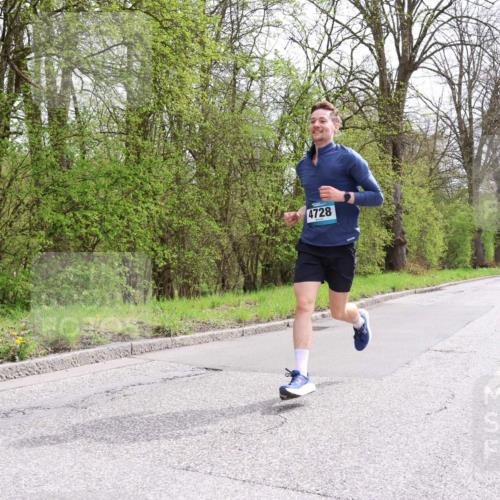 12.04.2026 - 45. Internationalen Wilhelmsburger Insellauf Yannick Fuchs http://msf.ph/oto/9502887 12.04.2026 12:47:19 Laufen 4728 meine-sportfotos.de