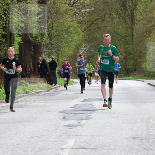 12.04.2026 - 45. Internationalen Wilhelmsburger Insellauf Yannick Fuchs http://msf.ph/oto/9502938 12.04.2026 12:47:33 Laufen 5621, 4346, 4933, 5600, 2896 meine-sportfotos.de