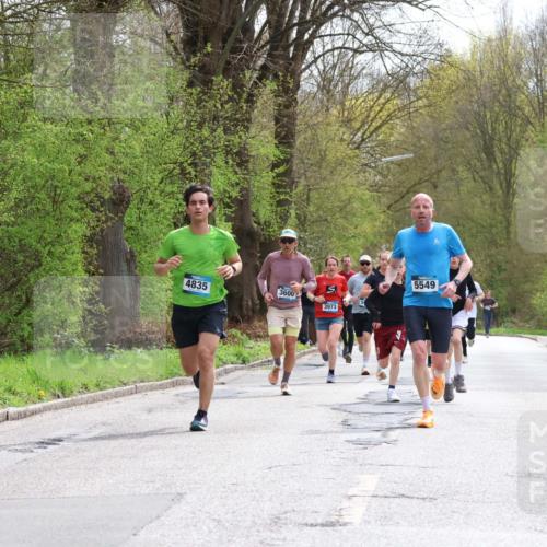 12.04.2026 - 45. Internationalen Wilhelmsburger Insellauf Yannick Fuchs http://msf.ph/oto/9502996 12.04.2026 12:47:49 Laufen 5549, 4835, 3600, 3973 meine-sportfotos.de