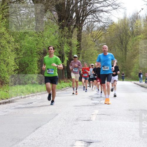 12.04.2026 - 45. Internationalen Wilhelmsburger Insellauf Yannick Fuchs http://msf.ph/oto/9503001 12.04.2026 12:47:50 Laufen 5549, 3600, 4835, 3973 meine-sportfotos.de