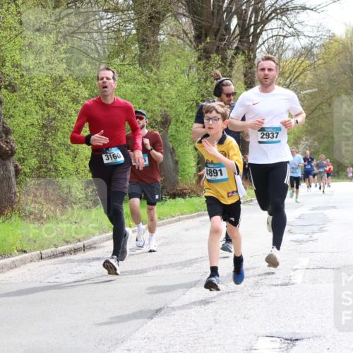 12.04.2026 - 45. Internationalen Wilhelmsburger Insellauf Yannick Fuchs http://msf.ph/oto/9503034 12.04.2026 12:47:59 Laufen 3160, 4891, 2937 meine-sportfotos.de
