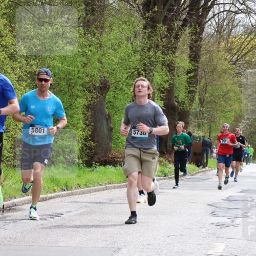 12.04.2026 - 45. Internationalen Wilhelmsburger Insellauf Yannick Fuchs http://msf.ph/oto/9503063 12.04.2026 12:48:11 Laufen 2624, 5801, 5730, 3921, 4879 meine-sportfotos.de