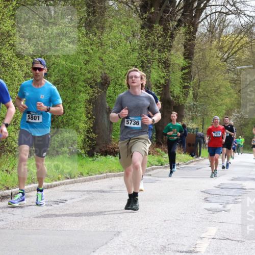 12.04.2026 - 45. Internationalen Wilhelmsburger Insellauf Yannick Fuchs http://msf.ph/oto/9503064 12.04.2026 12:48:11 Laufen 2624, 5801, 5736, 3921, 1879 meine-sportfotos.de
