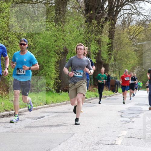 12.04.2026 - 45. Internationalen Wilhelmsburger Insellauf Yannick Fuchs http://msf.ph/oto/9503065 12.04.2026 12:48:11 Laufen 2624, 5801, 5736, 4879 meine-sportfotos.de