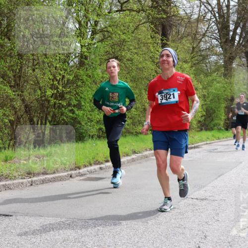 12.04.2026 - 45. Internationalen Wilhelmsburger Insellauf Yannick Fuchs http://msf.ph/oto/9503102 12.04.2026 12:48:19 Laufen 3921, 1520, 12 meine-sportfotos.de