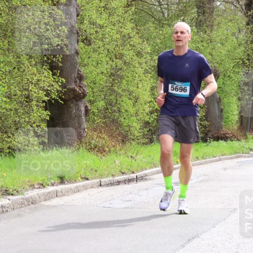 12.04.2026 - 45. Internationalen Wilhelmsburger Insellauf Yannick Fuchs http://msf.ph/oto/9503124 12.04.2026 12:48:23 Laufen 5696, 5227 meine-sportfotos.de