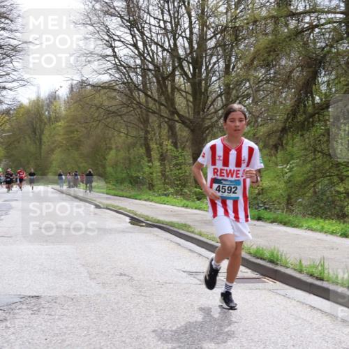 12.04.2026 - 45. Internationalen Wilhelmsburger Insellauf Yannick Fuchs http://msf.ph/oto/9503157 12.04.2026 12:48:35 Laufen 4592 meine-sportfotos.de