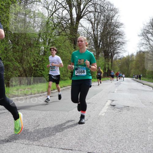 12.04.2026 - 45. Internationalen Wilhelmsburger Insellauf Yannick Fuchs http://msf.ph/oto/9503319 12.04.2026 12:49:09 Laufen 09, 4924, 3088 meine-sportfotos.de