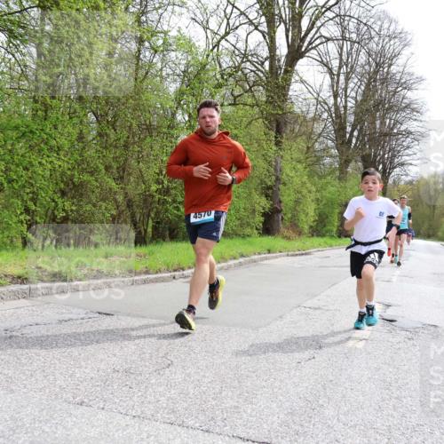 12.04.2026 - 45. Internationalen Wilhelmsburger Insellauf Yannick Fuchs http://msf.ph/oto/9503356 12.04.2026 12:49:19 Laufen 4570 meine-sportfotos.de