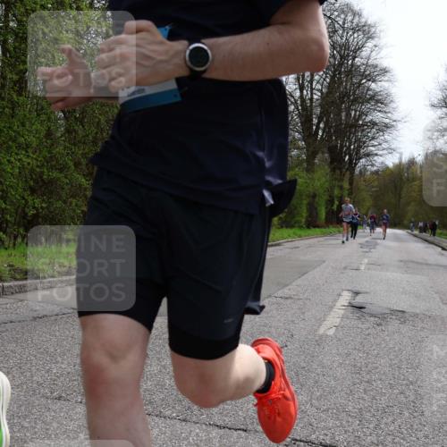 12.04.2026 - 45. Internationalen Wilhelmsburger Insellauf Yannick Fuchs http://msf.ph/oto/9503375 12.04.2026 12:49:23 Laufen 40 meine-sportfotos.de