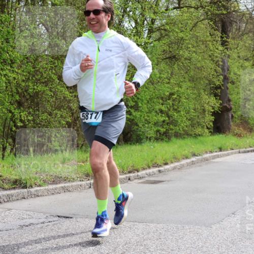 12.04.2026 - 45. Internationalen Wilhelmsburger Insellauf Yannick Fuchs http://msf.ph/oto/9503466 12.04.2026 12:49:50 Laufen 5817, 5463 meine-sportfotos.de