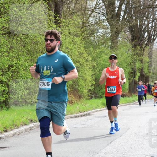 12.04.2026 - 45. Internationalen Wilhelmsburger Insellauf Yannick Fuchs http://msf.ph/oto/9503516 12.04.2026 12:50:03 Laufen 2025, 2006, 2683, 4311 meine-sportfotos.de