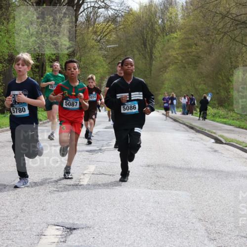 12.04.2026 - 45. Internationalen Wilhelmsburger Insellauf Yannick Fuchs http://msf.ph/oto/9503545 12.04.2026 12:50:10 Laufen 3972, 5780, 5087, 2074, 5086 meine-sportfotos.de