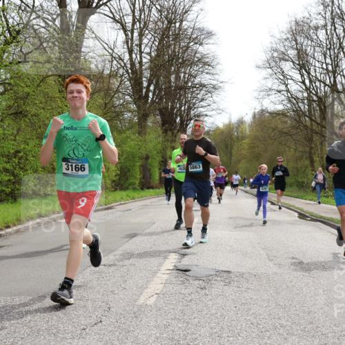 12.04.2026 - 45. Internationalen Wilhelmsburger Insellauf Yannick Fuchs http://msf.ph/oto/9503744 12.04.2026 12:50:50 Laufen 3166, 3620, 5863, 4261 meine-sportfotos.de