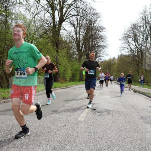 12.04.2026 - 45. Internationalen Wilhelmsburger Insellauf Yannick Fuchs http://msf.ph/oto/9503747 12.04.2026 12:50:51 Laufen 3166, 5410, 5863, 9, 4261 meine-sportfotos.de