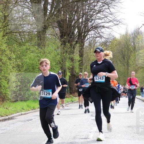 12.04.2026 - 45. Internationalen Wilhelmsburger Insellauf Yannick Fuchs http://msf.ph/oto/9503809 12.04.2026 12:51:02 Laufen 5129, 386, 353, 5343, 5847 meine-sportfotos.de
