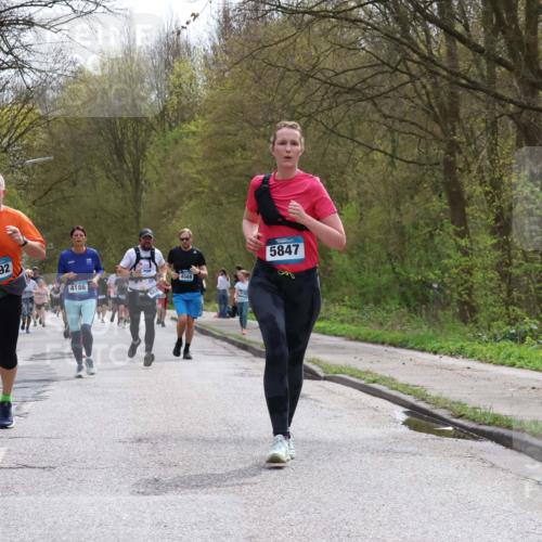 12.04.2026 - 45. Internationalen Wilhelmsburger Insellauf Yannick Fuchs http://msf.ph/oto/9503829 12.04.2026 12:51:06 Laufen 5692, 4569, 4186, 5847 meine-sportfotos.de