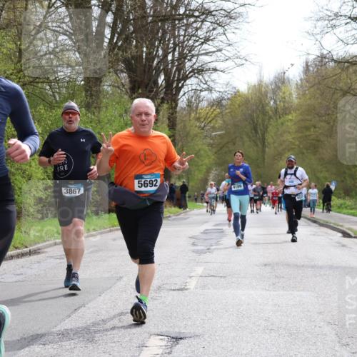 12.04.2026 - 45. Internationalen Wilhelmsburger Insellauf Yannick Fuchs http://msf.ph/oto/9503837 12.04.2026 12:51:08 Laufen 1853, 3867, 5692, 4186 meine-sportfotos.de