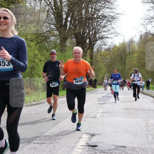 12.04.2026 - 45. Internationalen Wilhelmsburger Insellauf Yannick Fuchs http://msf.ph/oto/9503838 12.04.2026 12:51:08 Laufen 4853, 3867, 5692, 4186 meine-sportfotos.de