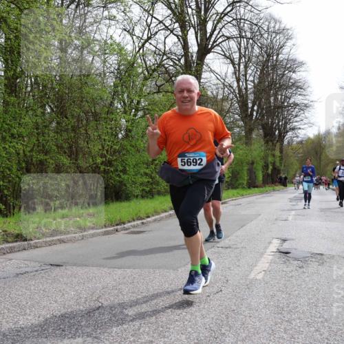 12.04.2026 - 45. Internationalen Wilhelmsburger Insellauf Yannick Fuchs http://msf.ph/oto/9503845 12.04.2026 12:51:09 Laufen 5692 meine-sportfotos.de