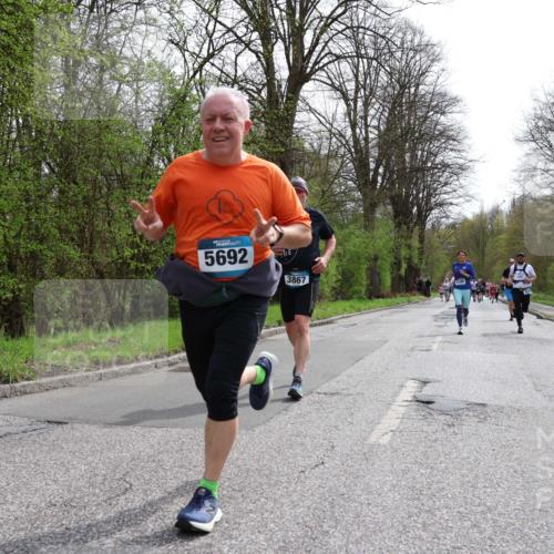 12.04.2026 - 45. Internationalen Wilhelmsburger Insellauf Yannick Fuchs http://msf.ph/oto/9503846 12.04.2026 12:51:09 Laufen 5692, 3867, 4186 meine-sportfotos.de