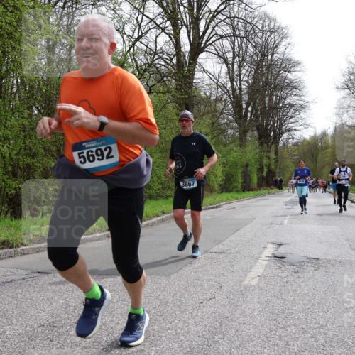 12.04.2026 - 45. Internationalen Wilhelmsburger Insellauf Yannick Fuchs http://msf.ph/oto/9503847 12.04.2026 12:51:09 Laufen 5692, 3867 meine-sportfotos.de