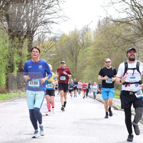 12.04.2026 - 45. Internationalen Wilhelmsburger Insellauf Yannick Fuchs http://msf.ph/oto/9503853 12.04.2026 12:51:11 Laufen 3033, 4186, 4546, 4407, 4569, 70, 482 meine-sportfotos.de