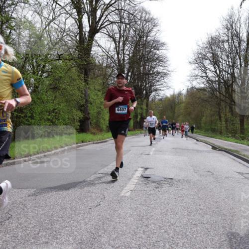 12.04.2026 - 45. Internationalen Wilhelmsburger Insellauf Yannick Fuchs http://msf.ph/oto/9503875 12.04.2026 12:51:15 Laufen 4546, 4407, 4569 meine-sportfotos.de