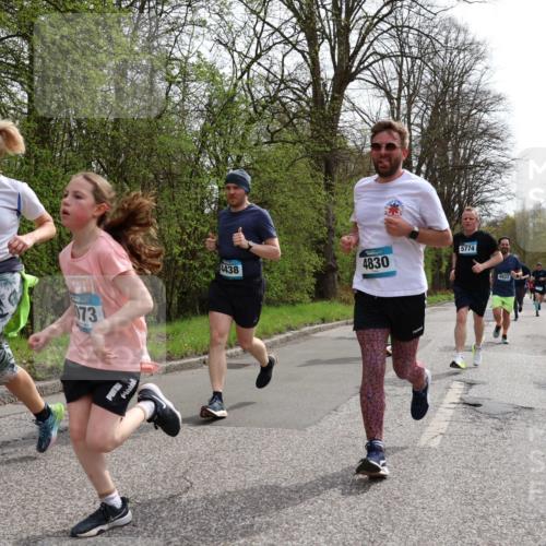 12.04.2026 - 45. Internationalen Wilhelmsburger Insellauf Yannick Fuchs http://msf.ph/oto/9503918 12.04.2026 12:51:24 Laufen 5277, 073, 4438, 4830, 5774, 4937, 3439 meine-sportfotos.de