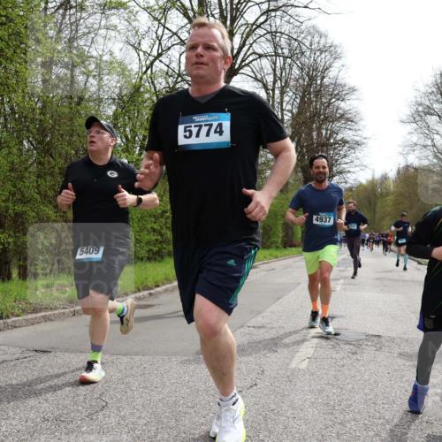 12.04.2026 - 45. Internationalen Wilhelmsburger Insellauf Yannick Fuchs http://msf.ph/oto/9503927 12.04.2026 12:51:26 Laufen 5409, 5774, 4937, 439, 78 meine-sportfotos.de