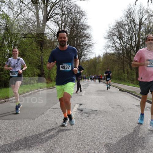 12.04.2026 - 45. Internationalen Wilhelmsburger Insellauf Yannick Fuchs http://msf.ph/oto/9503931 12.04.2026 12:51:27 Laufen 5807, 4937, 2578 meine-sportfotos.de