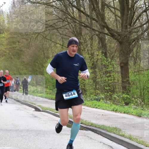 12.04.2026 - 45. Internationalen Wilhelmsburger Insellauf Yannick Fuchs http://msf.ph/oto/9503936 12.04.2026 12:51:29 Laufen 5854, 5228, 696, 4644 meine-sportfotos.de