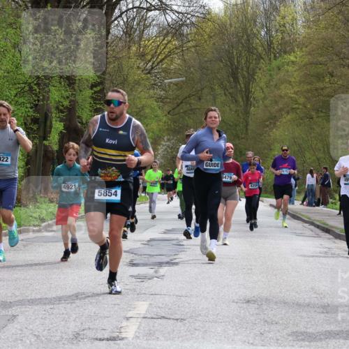 12.04.2026 - 45. Internationalen Wilhelmsburger Insellauf Yannick Fuchs http://msf.ph/oto/9503958 12.04.2026 12:51:35 Laufen 4922, 4921, 5854, 4666, 3479, 4259, 2675, 4955, 5228 meine-sportfotos.de