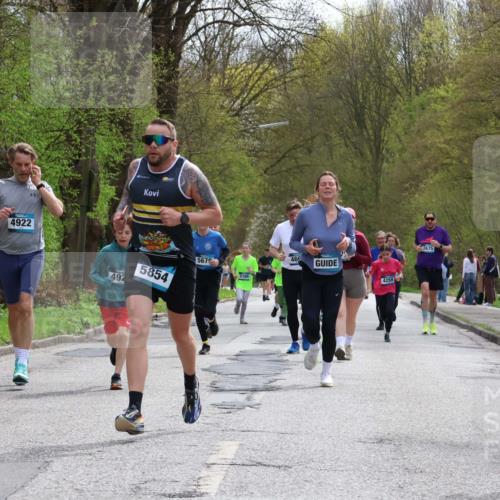 12.04.2026 - 45. Internationalen Wilhelmsburger Insellauf Yannick Fuchs http://msf.ph/oto/9503959 12.04.2026 12:51:35 Laufen 4922, 492, 5854, 5679, 5169, 466, 4259, 2675, 4955, 5228 meine-sportfotos.de