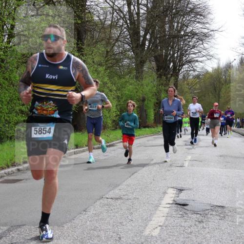 12.04.2026 - 45. Internationalen Wilhelmsburger Insellauf Yannick Fuchs http://msf.ph/oto/9503971 12.04.2026 12:51:38 Laufen 5854, 4922, 3479 meine-sportfotos.de