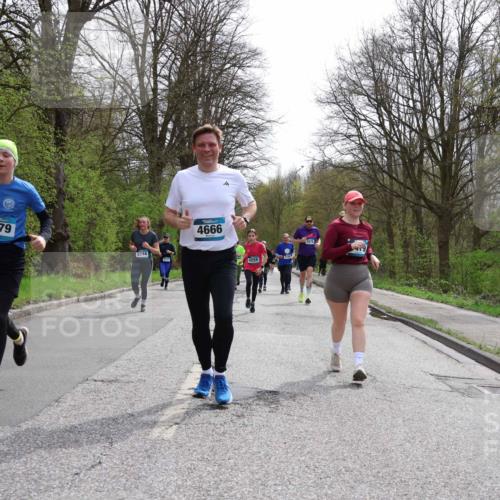 12.04.2026 - 45. Internationalen Wilhelmsburger Insellauf Yannick Fuchs http://msf.ph/oto/9503992 12.04.2026 12:51:42 Laufen 5679, 5744, 4666, 4259, 2075 meine-sportfotos.de