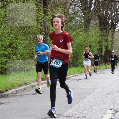12.04.2026 - 45. Internationalen Wilhelmsburger Insellauf Yannick Fuchs http://msf.ph/oto/9504077 12.04.2026 12:51:59 Laufen 56, 5782, 3525, 4606 meine-sportfotos.de