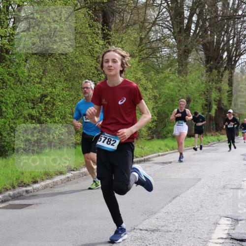 12.04.2026 - 45. Internationalen Wilhelmsburger Insellauf Yannick Fuchs http://msf.ph/oto/9504078 12.04.2026 12:51:59 Laufen 5, 5782, 4606 meine-sportfotos.de