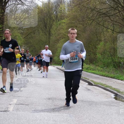 12.04.2026 - 45. Internationalen Wilhelmsburger Insellauf Yannick Fuchs http://msf.ph/oto/9504107 12.04.2026 12:52:04 Laufen 5422, 547, 276, 54, 3889 meine-sportfotos.de