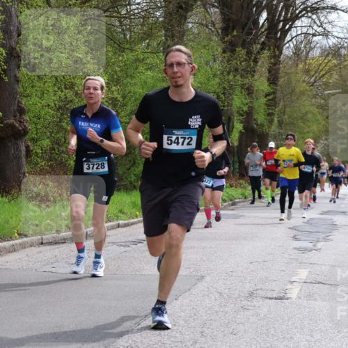 12.04.2026 - 45. Internationalen Wilhelmsburger Insellauf Yannick Fuchs http://msf.ph/oto/9504117 12.04.2026 12:52:06 Laufen 3728, 5472, 422, 52, 4754 meine-sportfotos.de