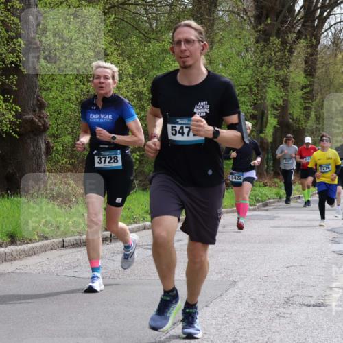 12.04.2026 - 45. Internationalen Wilhelmsburger Insellauf Yannick Fuchs http://msf.ph/oto/9504118 12.04.2026 12:52:06 Laufen 547, 3728, 5422, 4097, 5276, 754, 3663 meine-sportfotos.de