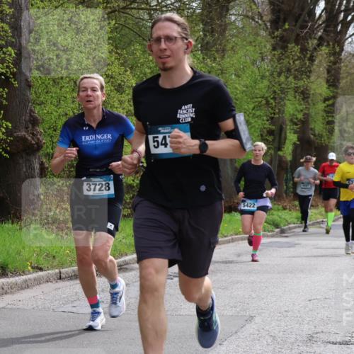 12.04.2026 - 45. Internationalen Wilhelmsburger Insellauf Yannick Fuchs http://msf.ph/oto/9504119 12.04.2026 12:52:07 Laufen 3728, 54, 5422, 5276, 750, 4097 meine-sportfotos.de