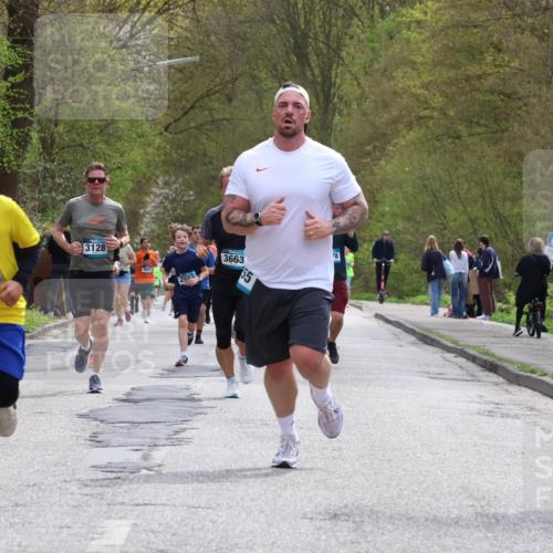 12.04.2026 - 45. Internationalen Wilhelmsburger Insellauf Yannick Fuchs http://msf.ph/oto/9504134 12.04.2026 12:52:09 Laufen 5276, 3128, 4601, 3663, 3623 meine-sportfotos.de