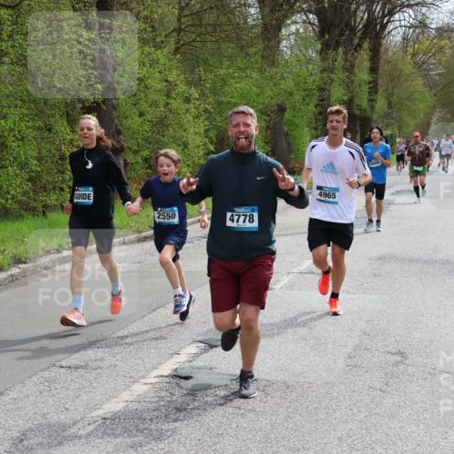 12.04.2026 - 45. Internationalen Wilhelmsburger Insellauf Yannick Fuchs http://msf.ph/oto/9504169 12.04.2026 12:52:19 Laufen 2550, 4778, 4965, 5689 meine-sportfotos.de