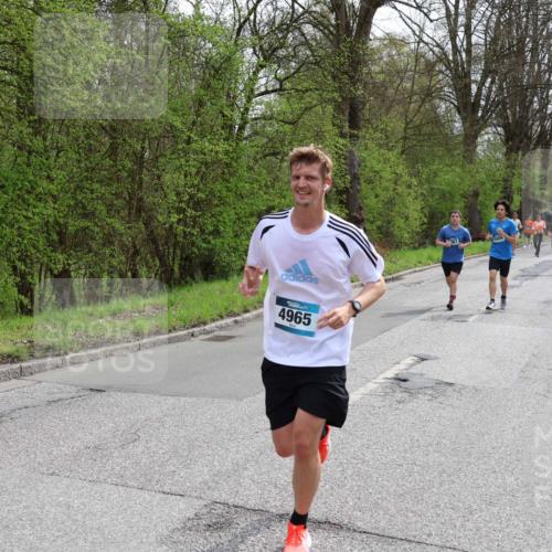 12.04.2026 - 45. Internationalen Wilhelmsburger Insellauf Yannick Fuchs http://msf.ph/oto/9504181 12.04.2026 12:52:21 Laufen 4965 meine-sportfotos.de