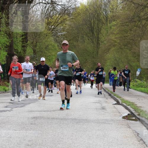 12.04.2026 - 45. Internationalen Wilhelmsburger Insellauf Yannick Fuchs http://msf.ph/oto/9504375 12.04.2026 12:52:59 Laufen 5124, 5107, 4023, 120, 2735, 224, 3962, 2938, 4983, 41 meine-sportfotos.de